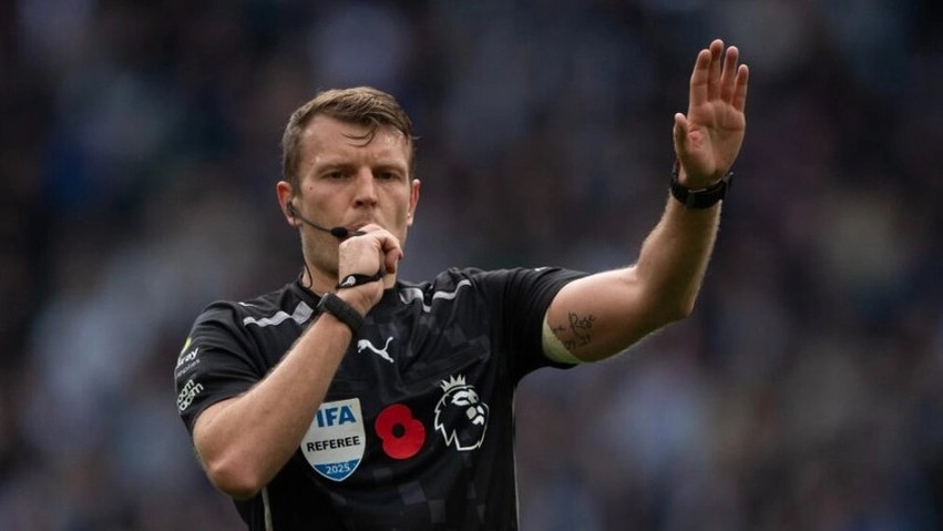 Nga finalja e Arsenal-Man City te 'Air Albania': Kush është gjyqtari anglez që do të drejtojë Shqipëri-Bjellorusi