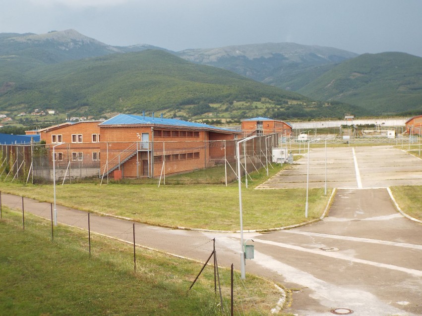 Burgu i Dubravës: Parandalohet hedhja e lëndëve narkotike nga jashtë mureve