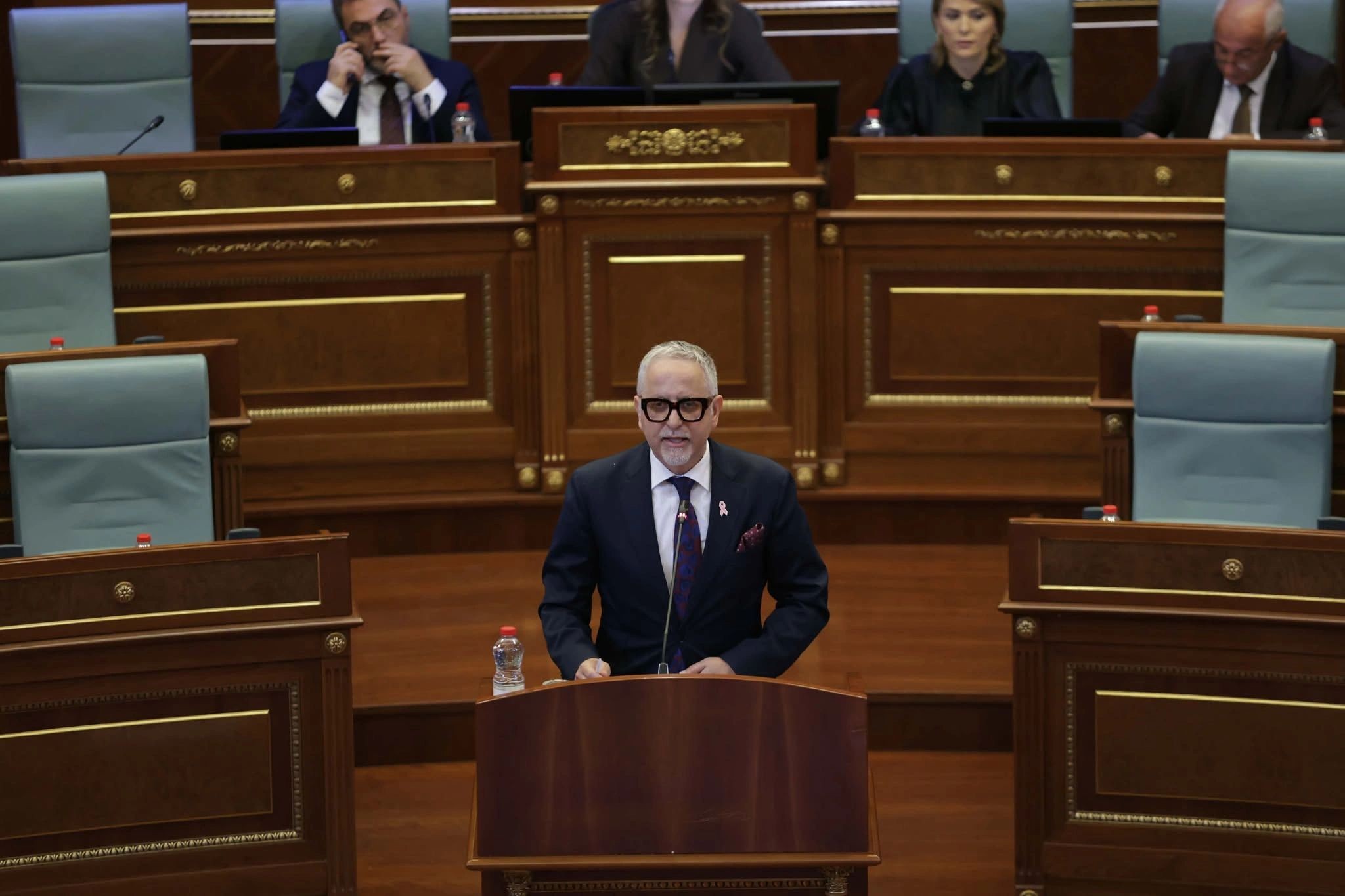 Tragjedia e pacientes me kancer: Deputetja e PDK-së kërkon interpelancë urgjente për ministrin Vitia