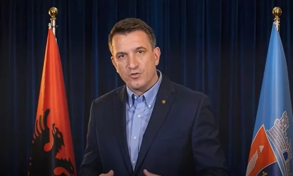 “Të pandalur pas 20 muajsh pengmarrje”, Erion Veliaj publikon videon me AI dhe premton ushqim falas për të gjithë nxënësit