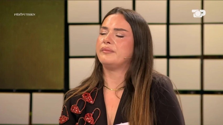 Rrëfim tronditës në “Për’puthen”: Konkurrentja zbulon se është nënë e një djali 14-vjeçar dhe flet për dramën familjare