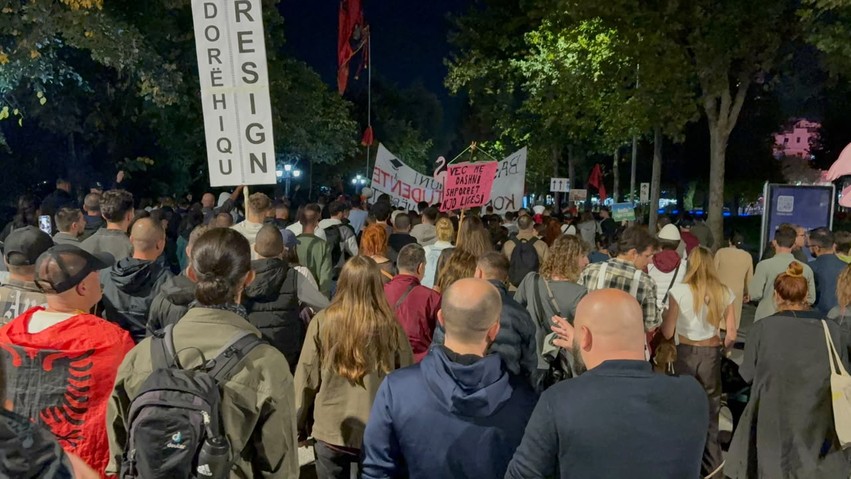 Vala e protestave nuk ndalet, qytetarët kërkojnë dorëheqjen e Ramës në ditën e 132-të të qëndresës