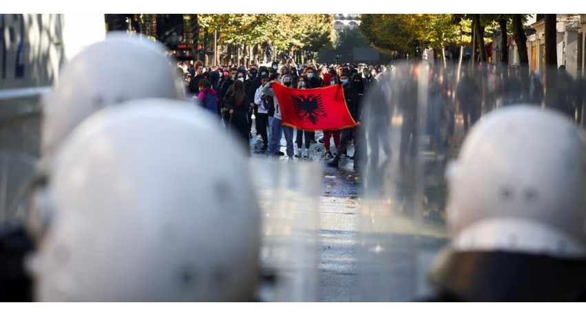 Nezir Kraki dalë në mbrojtje të protestave në Shqipëri: Sot normalë janë vetëm ata që ngrihen në revoltë