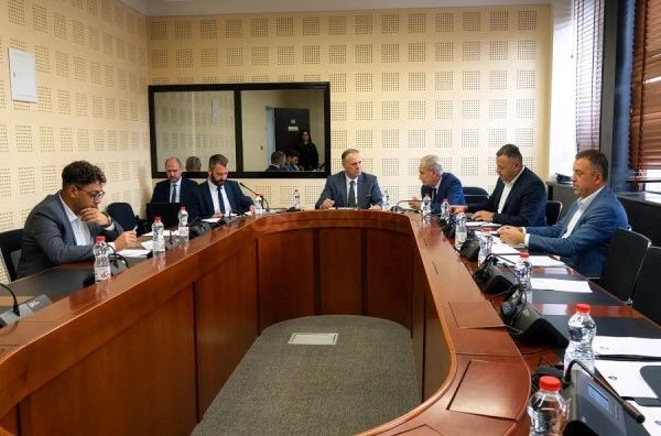 Kërkesa për raportimin e kreut të Policisë mbi protestën e 5 tetorit mbetet pa miratim parlamentar