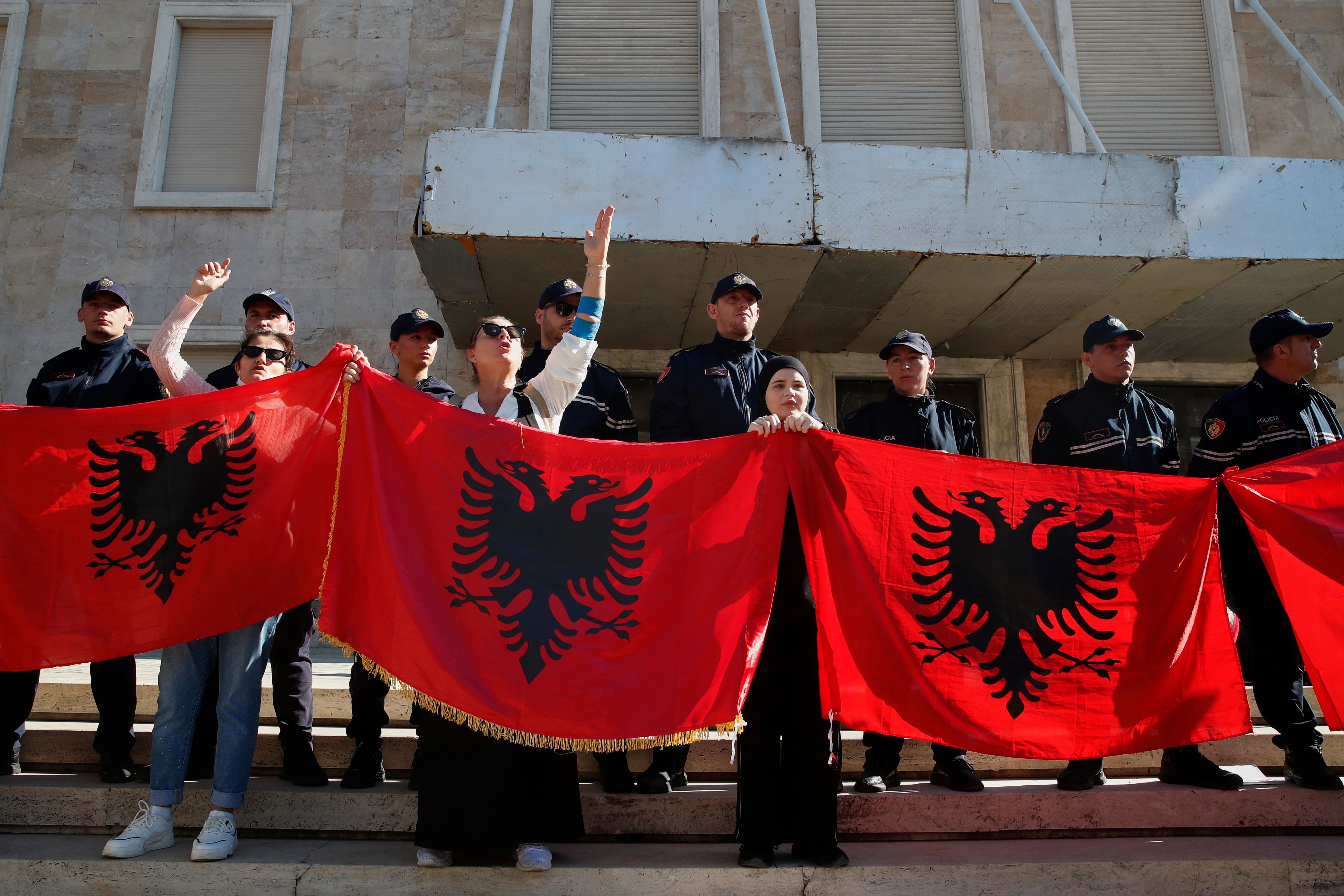 Paralizohet mësimi në universitetet publike në Shqipëri: Sindikata nis sot bojkotin në solidaritet me protestat