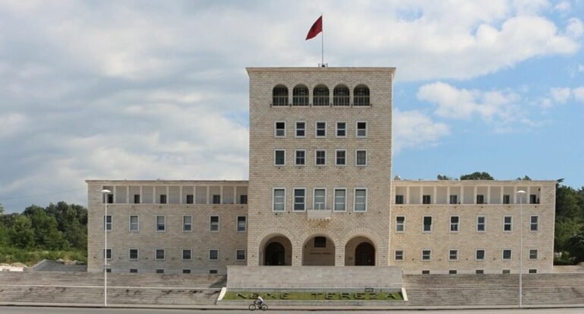 Pedagogët krah studentëve, SPUSH thërret marshim proteste pas incidenteve me policinë