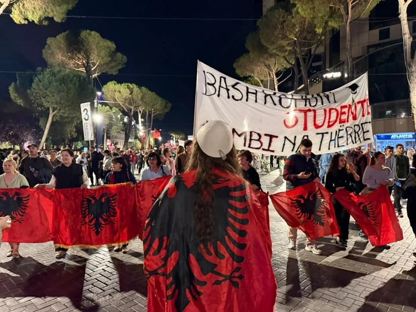 Valë e re pakënaqësish në Tiranë: Protesta e 122-të mbyll siparin me thirrje ultimative për dorëheqjen e Ramës
