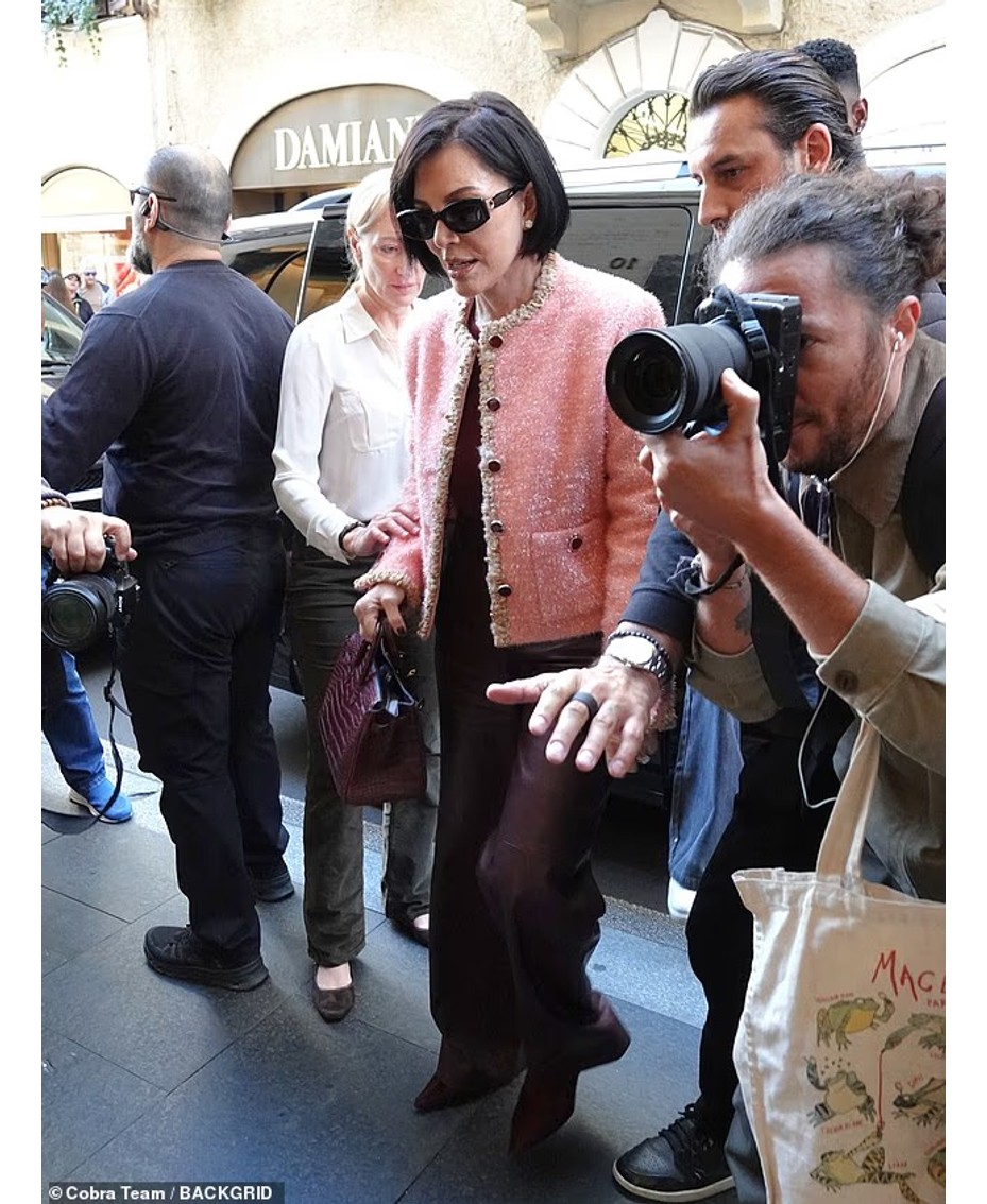 Në krah të Kim Kardashian në Romë, pamja e re e Kris Jenner mahnit publikun