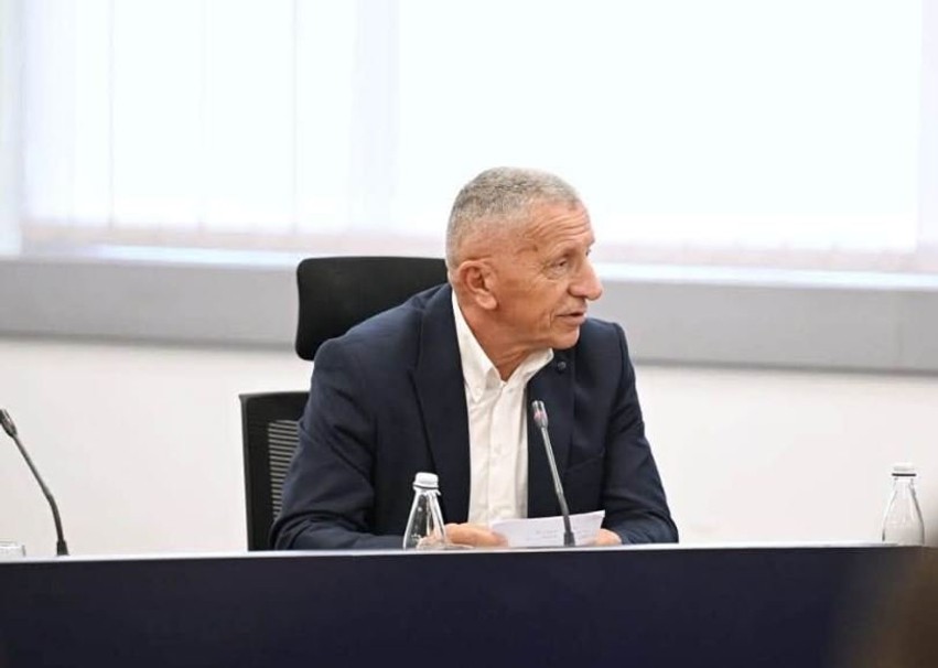 Përplasja e ashpër, Kamberi i kërkon llogari Vuçiqit pas etiketimit si shqiptari më i “keq”