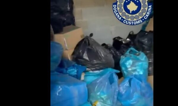 Operacion në Prizren: Sekuestrohen gati 9 ton duhan dhe mijëra cigare kontrabandë, arrestohet një person