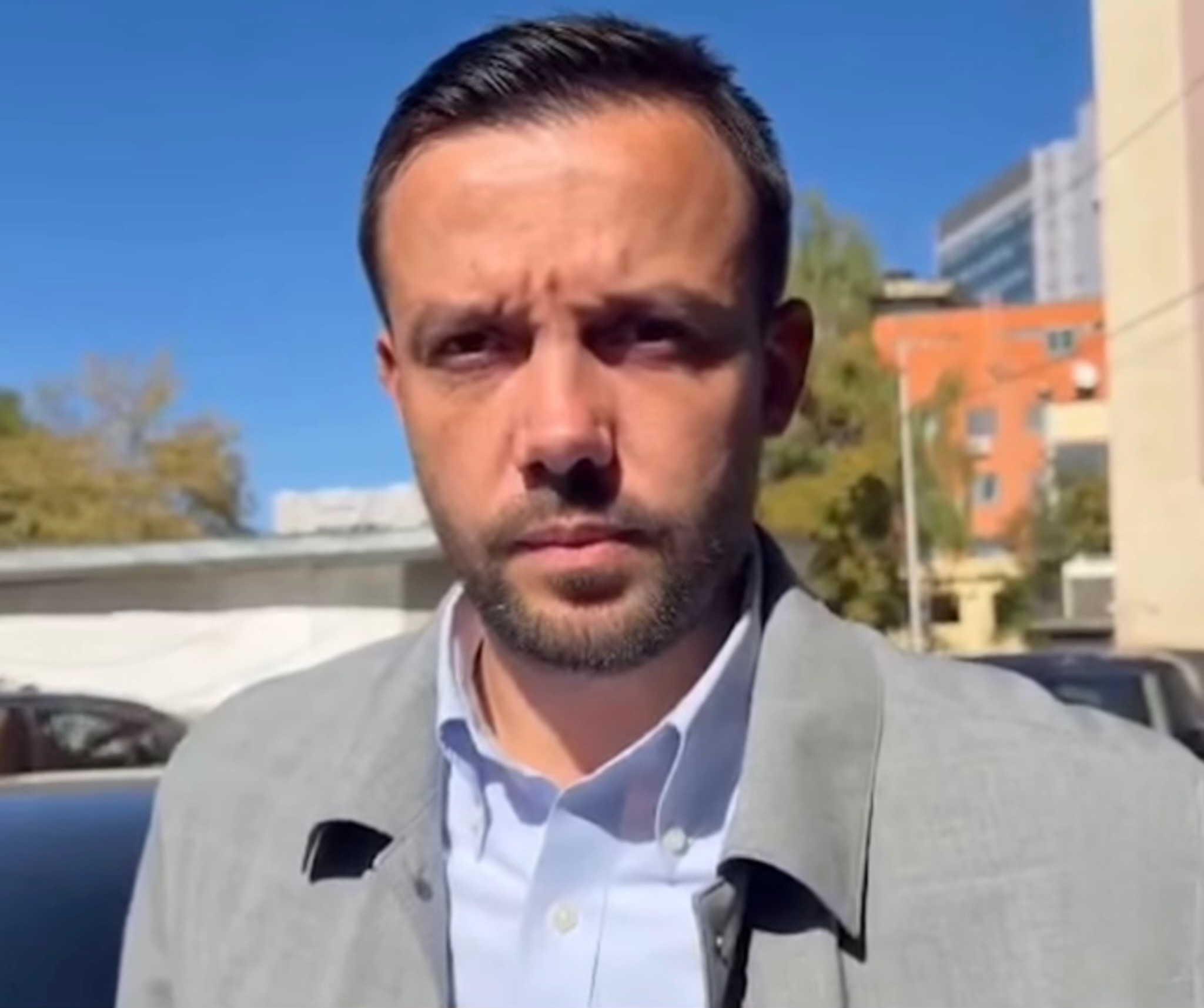 Arian Tahiri bën thirrje për unitet politik rreth Ligjit të Speciales dhe mbështetjes për ish-krerët në Hagë