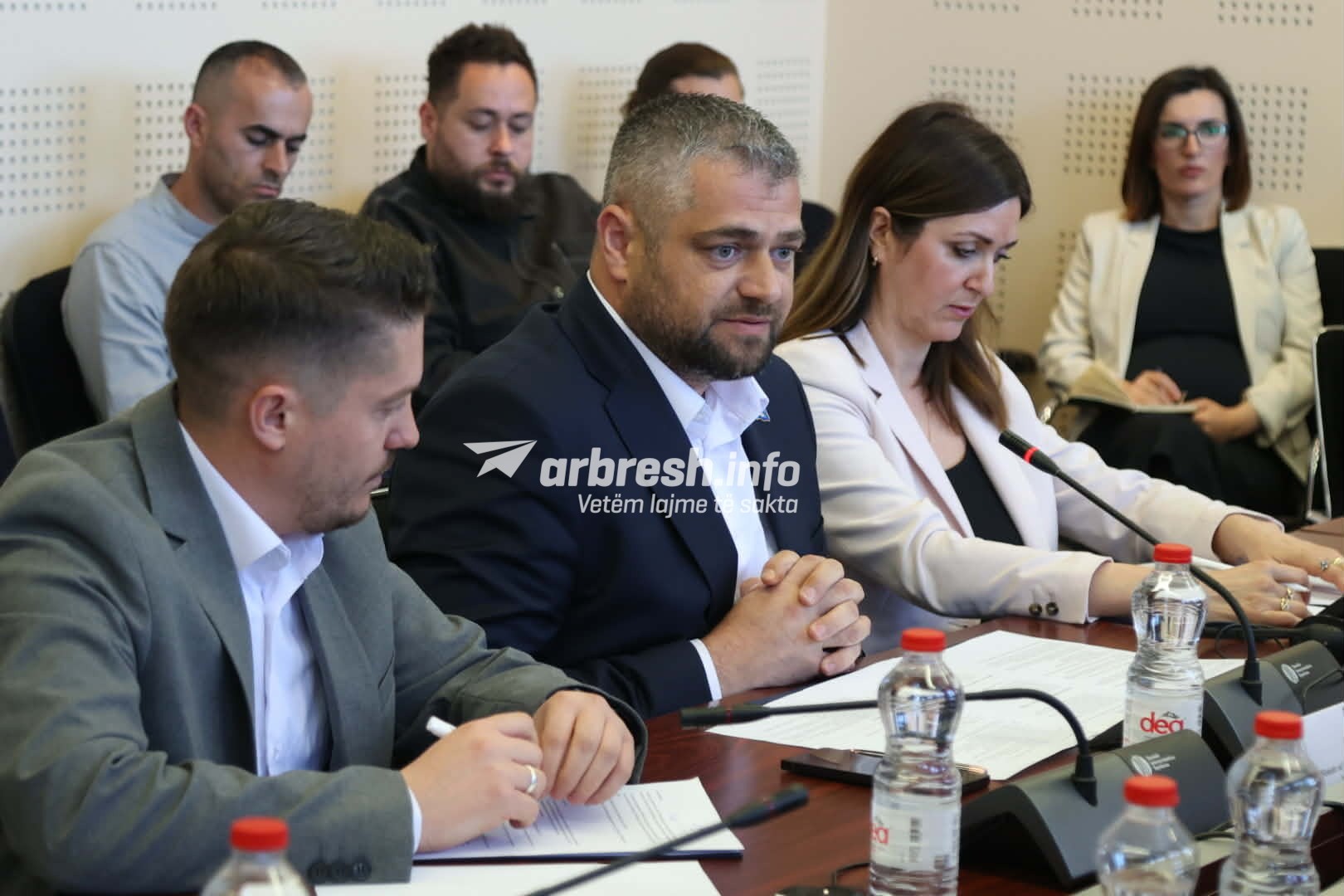 Mbështetje për faturat: Andin Hoti firmos vendimin për konsumatorët e cenueshëm të energjisë