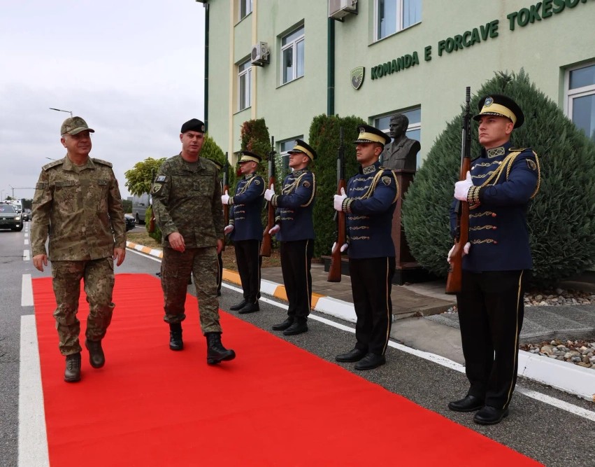 Bashkëpunimi ushtarak, gjeneral brigade Mehmet Lladrovci pret në takim komandantin e lartë turk