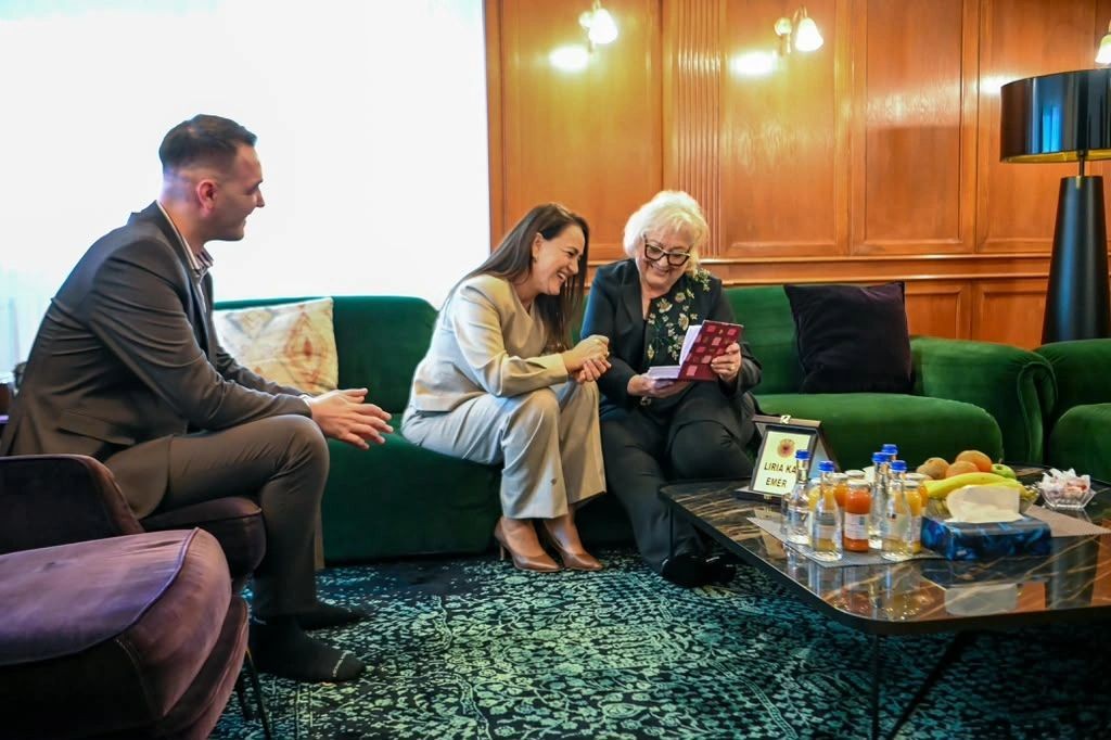 Presidentja te familjet e krerëve të UÇK-së: Mbështetja vazhdon në përputhje me mundësitë institucionale