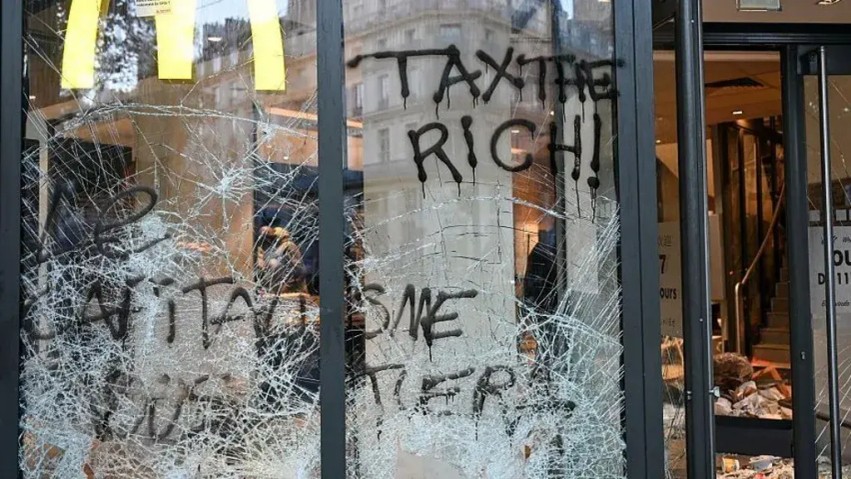 Kryeqyteti francez gdhihet në kaos: Dëme materiale shkatërruese dhe qindra të arrestuar pas protestave të dhunshme