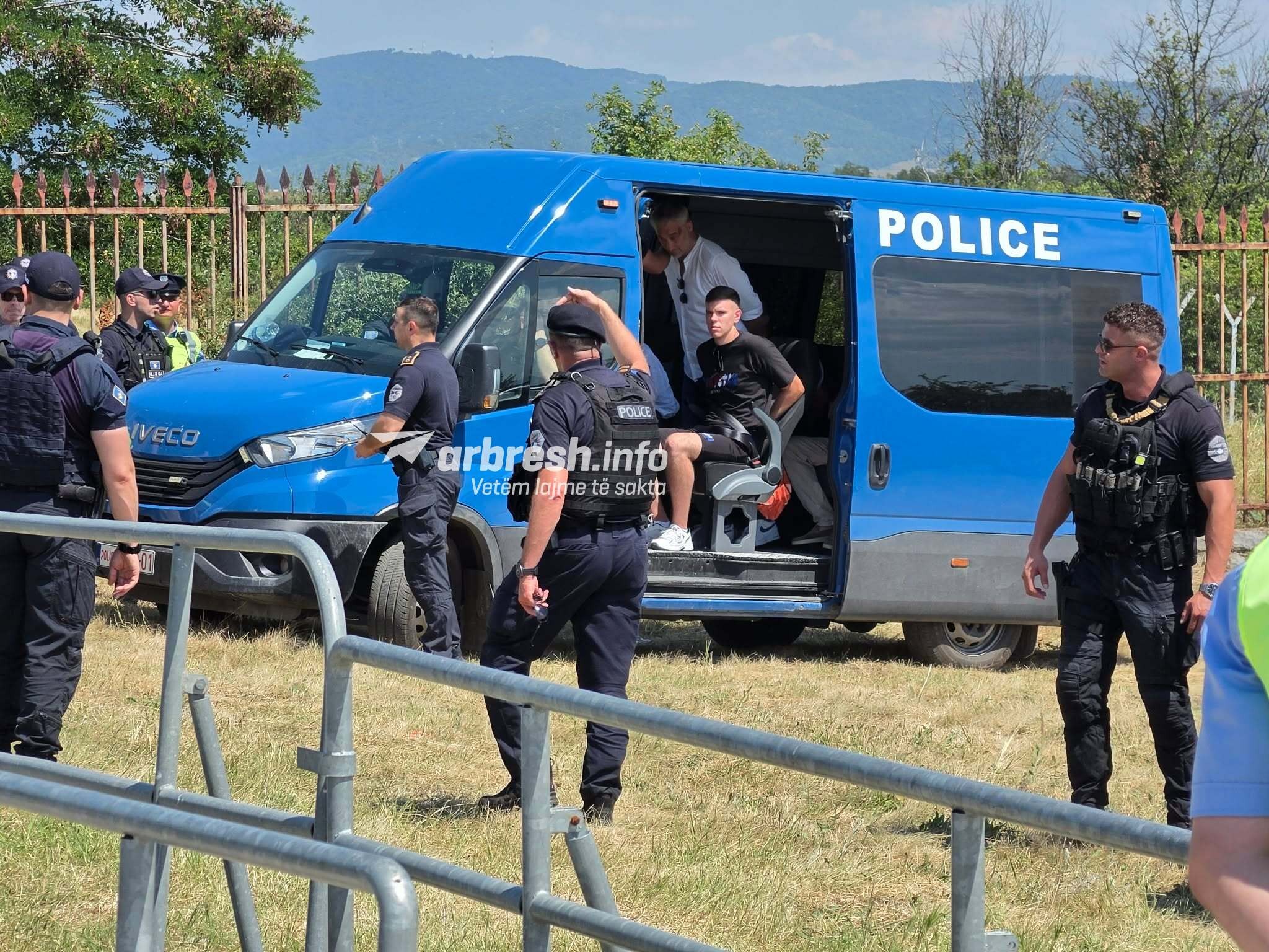 Shtërpcë: Arrestohet personi që tmerroi qytetarët duke i sulmuar me gurë e drunj, lëndohet policja