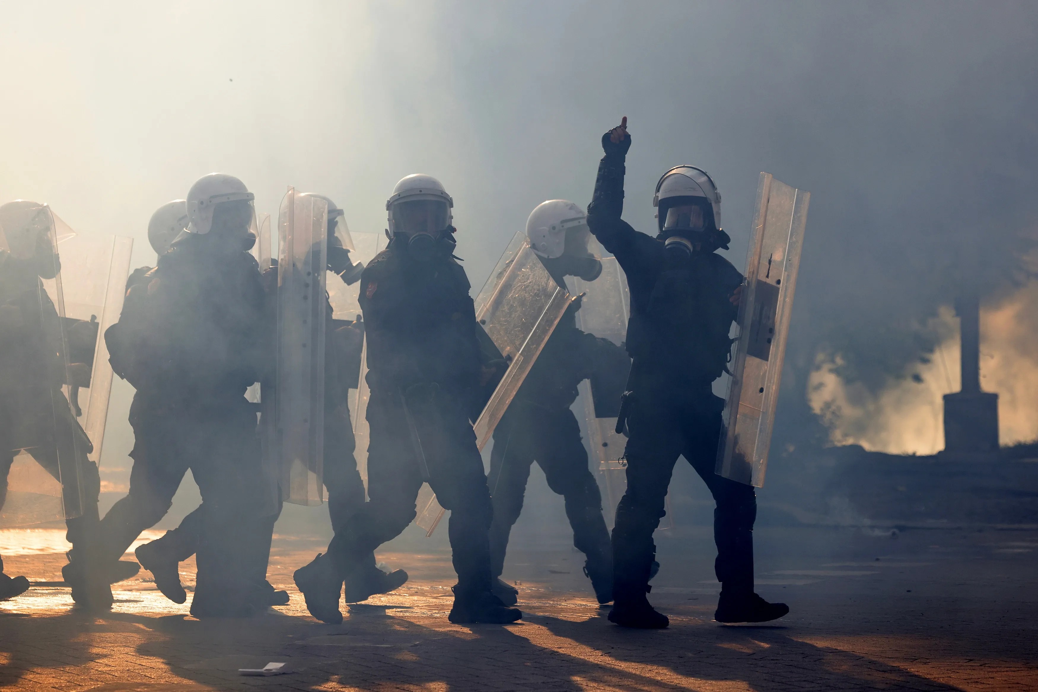 Protesta në Tiranë: Katër persona kërkojnë ndihmë mjekësore, konfirmohet gjendja e tyre shëndetësore