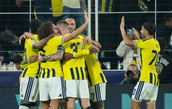 Kthesë e bujshme te Fenerbahçja: Dirk Kuyt merr drejtimin e skuadrës dhe debuton ndaj ish-zemrës së tij, Liverpoolit