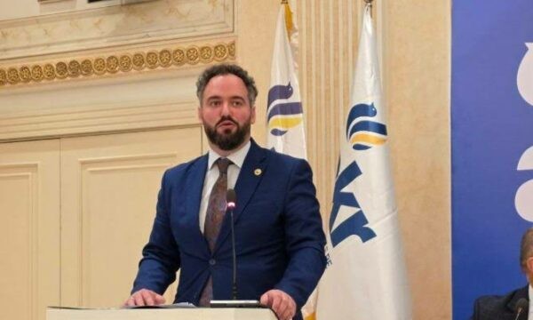 Krisja e koalicionit në Mitrovicë: Faton Peci shkëput bashkëpunimin me AKR-në pas vendimit gjyqësor