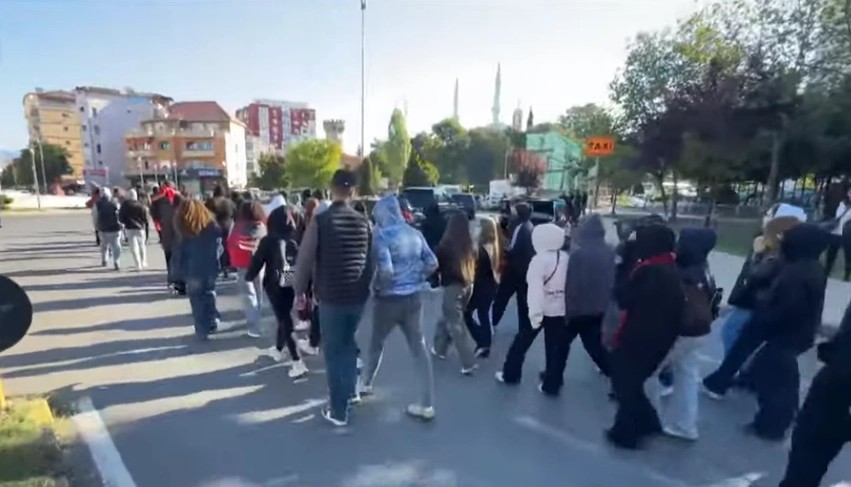 Vala e revoltës përfshin Shkodrën: Të rinjtë kërkojnë largimin e Ramës dhe përballjen e krerëve me drejtësinë
