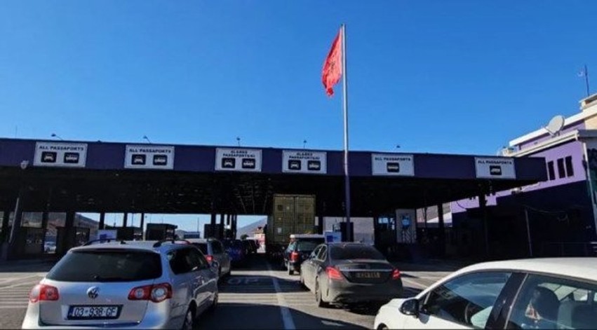 Dyndje udhëtarësh nga Kosova drejt Shqipërisë, ja çfarë ndodh në Morinë pas 30 shtatorit