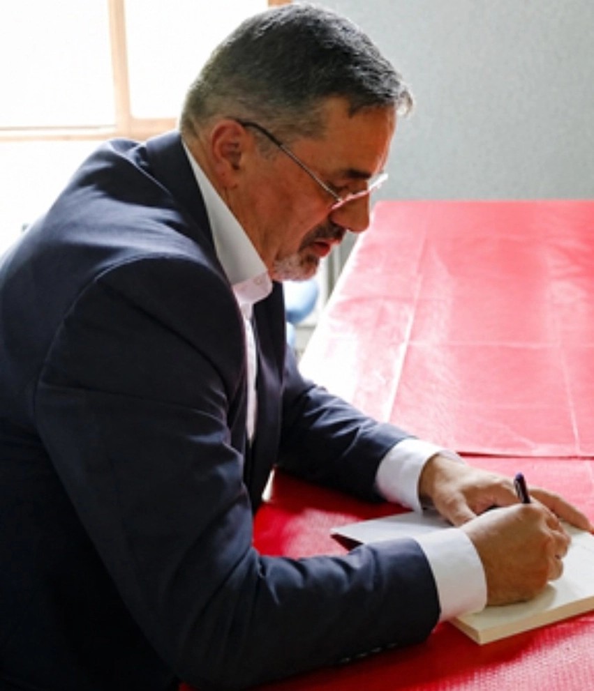 Reflektim mbi protestat në Shqipëri: A po realizojmë profecinë e At Gjergj Fishtës?