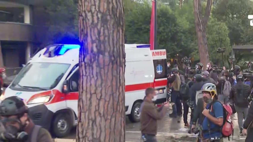 Incidenti në bulevard: QSUT zbardh gjendjen shëndetësore të 53-vjeçarit që humbi ndjenjat