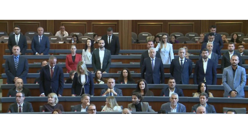Ndryshime në Kuvend: 15 ligjvënësit e rinj bëjnë betimin për të zëvendësuar ministrat e kabinetit qeveritar