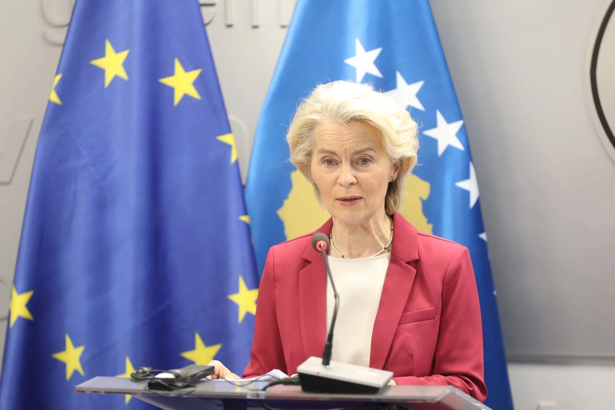 Von der Leyen: I takon Kosovës të vendosë a do që ta ndryshojë ligjin për Specialen