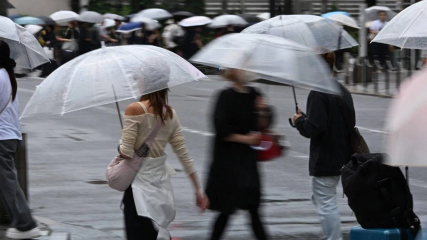 Kryeqyteti i Japonisë përballet me një anomali klimatike: Tokio shënon rekordin historik prej 34 ditësh me shi të pandërprerë