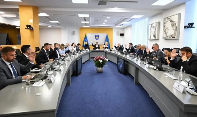 Paketë e gjërë projektligjesh në tavolinën e Qeverisë: Dritë jeshile Byrosë së Pasurisë dhe reformave në drejtësi e energji