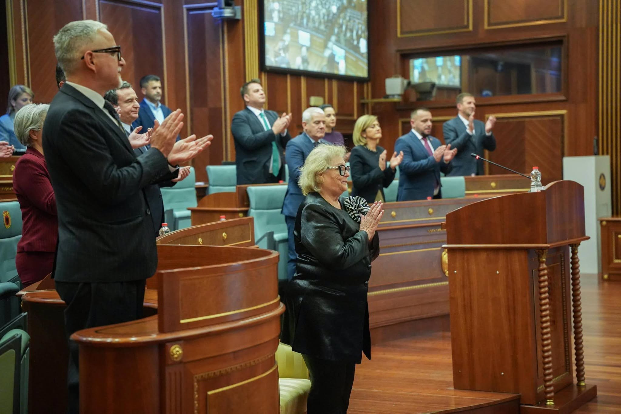 Rrëfimi i diplomates shqiptare: Lidhjet e forta të presidentes së Kosovës me Shkodrën dhe Prizrenin