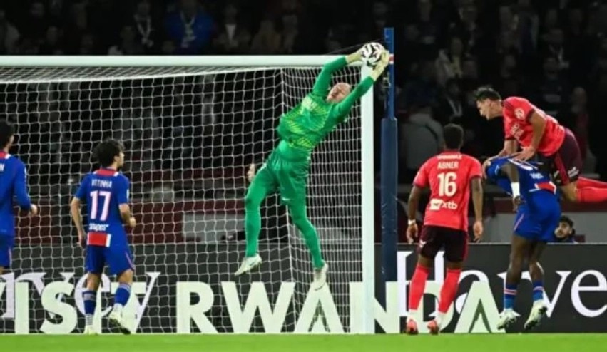 Luis Enrique thur elozhe për Matvey Safonov: Portieri rus, shtylla e re e suksesit te PSG-ja