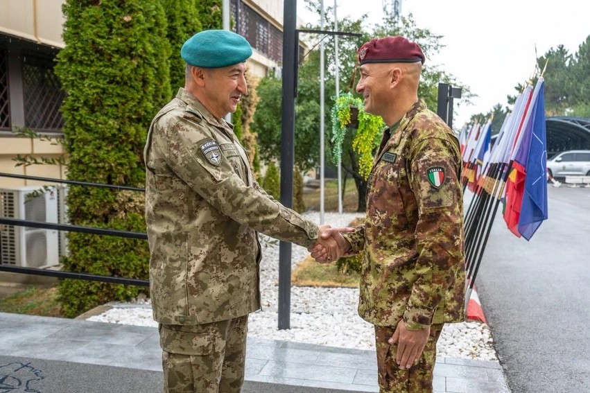 Misioni i NATO-s në Kosovë kalon në drejtimin italian, Ulutas takon pasardhësin e tij në Prishtinë