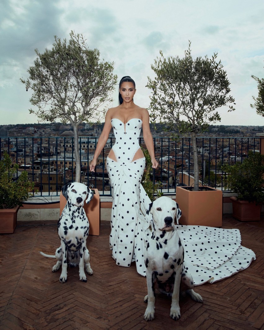 Kim Kardashian mahnit në bashkëpunimin e ri me Galia Lahav dhe Jimmy Choo për vjeshtën 2027