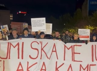 Valë pakënaqësie në Prishtinë: Kërkohet drejtësi për Arlinda Zekajn dhe llogaridhënie institucionale