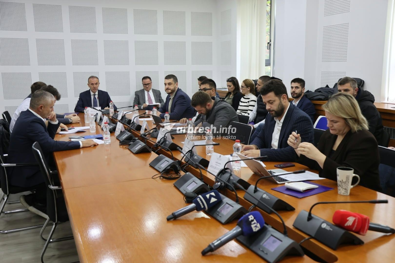 Debat i ashpër në Komisionin për Ekonomi: Mungesa e kryetares së Autoritetit të Konkurrencës ndez përplasjet politike