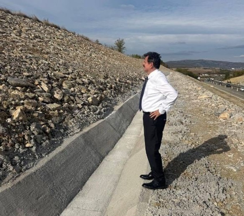 Inspektimi në autostradën “Ibrahim Rugova”: Zëvendësministri Morina kërkon ndërhyrje urgjente për mangësitë në skarpata
