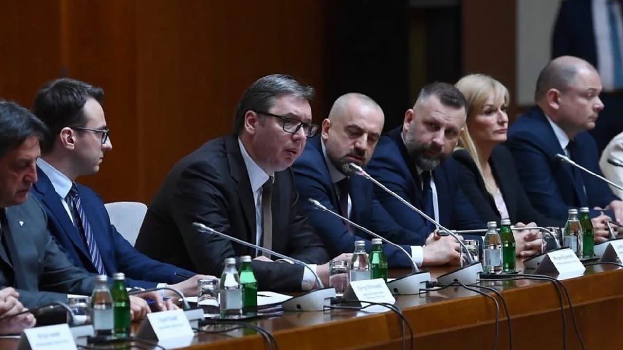 Hetimet në Serbi: Vihet në lupë vendimi për mosburgosjen e Milan Radoiçiqit