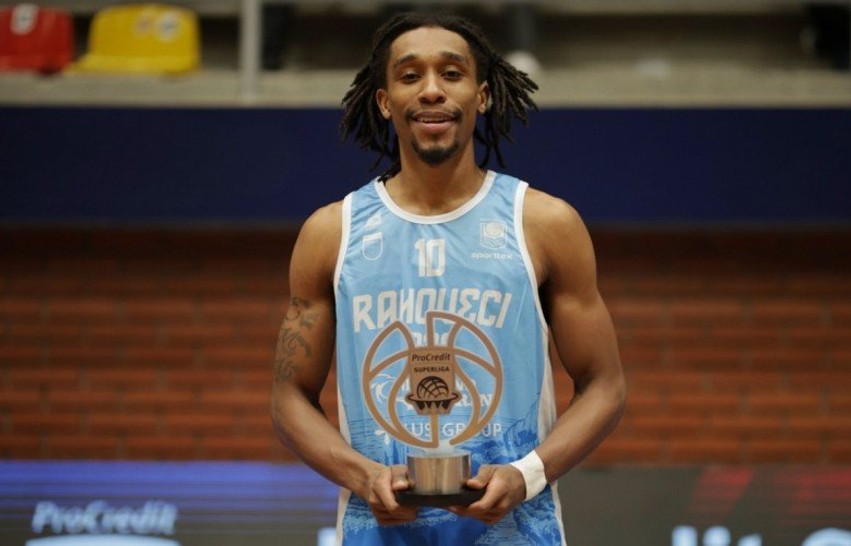 Formë e shkëlqyer, Mika Adams-Woods rrëmben çmimin e MVP-së për muajin tetor në Superligë