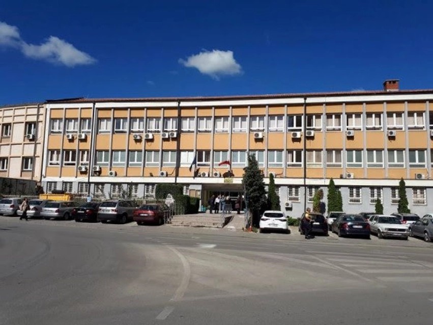 Vepra penale e kanosjes: Gjykata e Pejës konfirmon pranimin e aktakuzës ndaj ish-bashkëshortit të Arlinda Zekajt