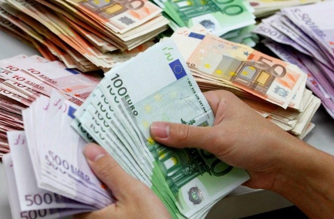 Mërgata vazhdon mbështetjen: Remitancat kapin shifrën e 692 milionë eurove për tetë muaj