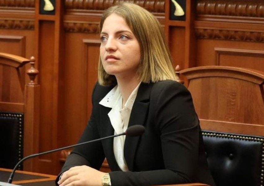 Dhuna ndaj protestuesve në Tiranë, deputetja Mariana Koçeku: Rrahja e qytetarëve shton arsyet për të qëndruar në shesh
