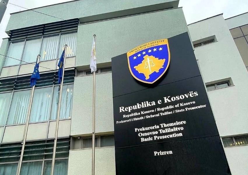 Aksident në Prizren: Prokuroria kërkon paraburgim për dy persona të dyshuar për fajde dhe armëmbajtje pa leje