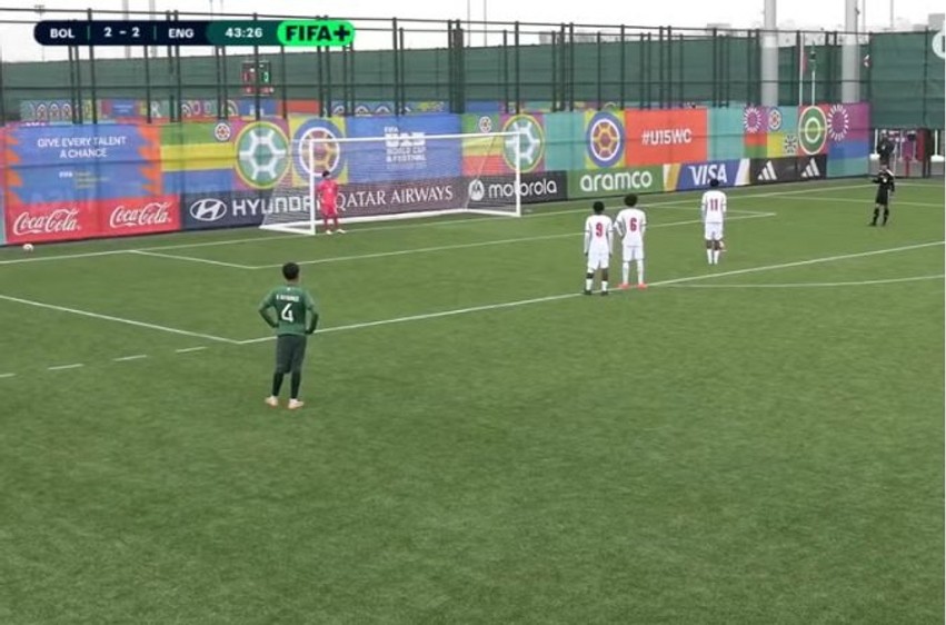 Skandal në Botërorin U-15: Penallti fantazëm në fund të ndeshjes, Bolivia proteston në mënyrë të veçantë ndaj Anglisë