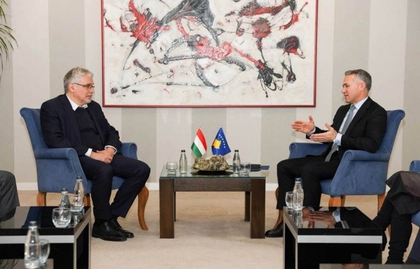 Kosova përshpejton agjendën evropiane: Zulfaj diskuton me diplomatin hungarez rrugën drejt anëtarësimit në BE