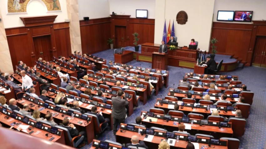 Raporti i auditimit: Gratë dominojnë administratën dhe parlamentin, por mbeten të anashkaluara në ekzekutiv
