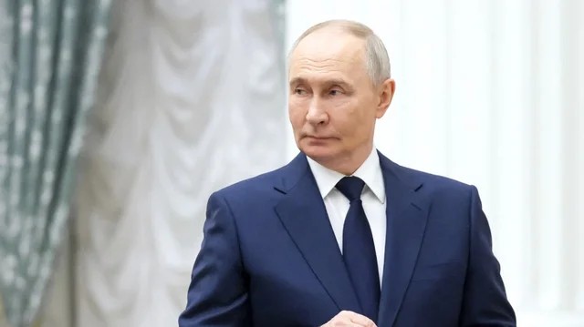 Sulm makabër në ditëlindjen e Putinit: Rusia godet ndërtesën e banimit në Pryluky, Zelenskyy denoncon terrorin