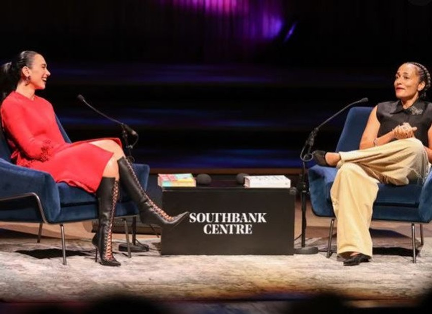 Zadie Smith në një bashkëbisedim me Dua Lipën: Pabarazia po i shndërron dallimet kulturore në rrezik jetik