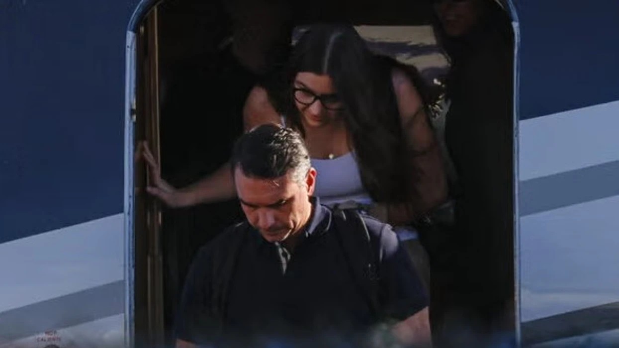 Flavio Bolsonaro largohet drejt SHBA-së pas tensioneve me drejtësinë braziliane, kamerat kapin zbritjen në Miami